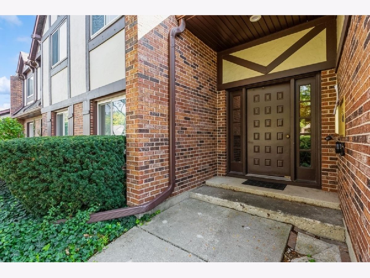 Condos & Townhomes Sold Butterfield Manor Glen Ellyn Illinois, 411 Ramblewood