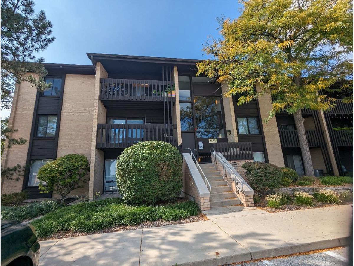 Condominiums Rented The Knolls Willowbrook Illinois, 6190 Pinewood