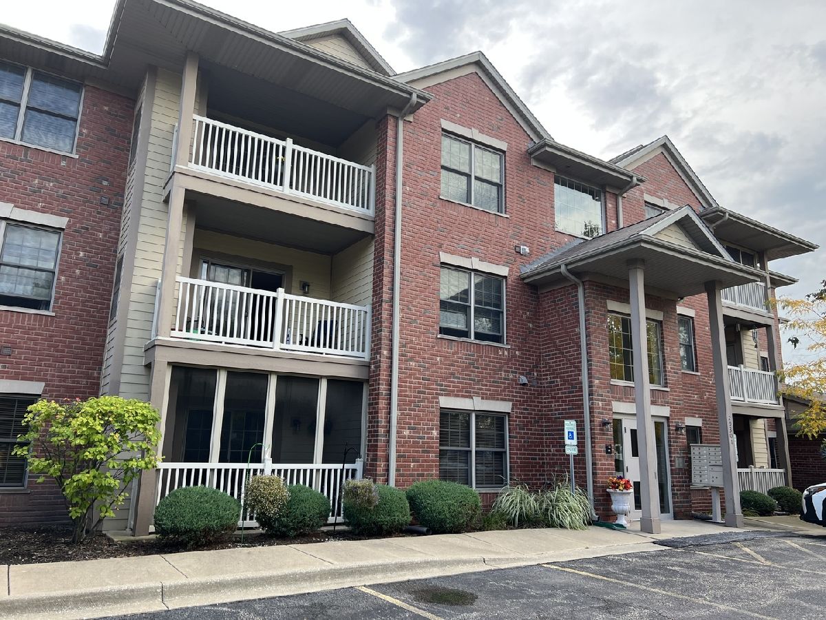Townhomes & Condos Sold Hawthorne Lakes Frankfort Illinois, 20301 Pine Hill