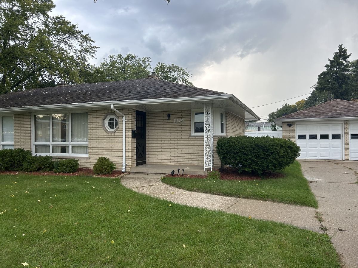 Homes & Condos & Townhomes Rented Wing Park Manor Elgin Illinois, 1274 Demmond
