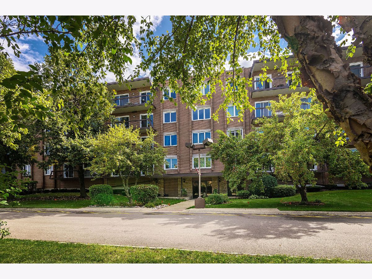 Condominiums Sold Washington Courte Niles Illinois, 8101 Courte
