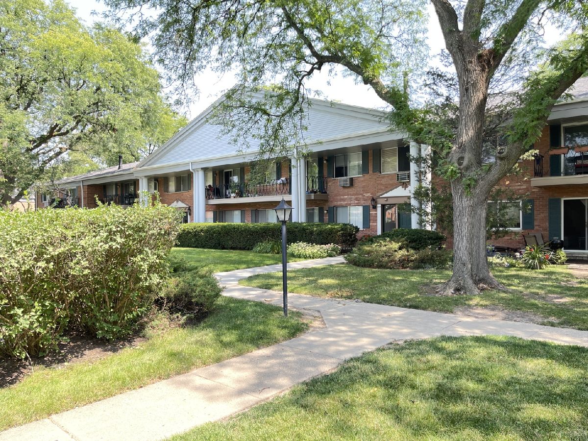 Condominiums & Homes Sold Brittany Place Arlington Heights Illinois, 2403 Goebbert