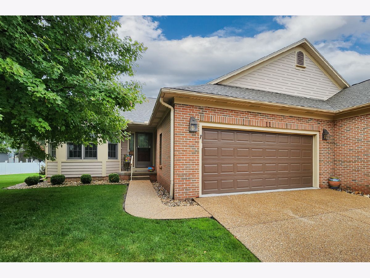 Condos & Townhomes Sold Villaminiums Bloomington Illinois, 11 Spruce