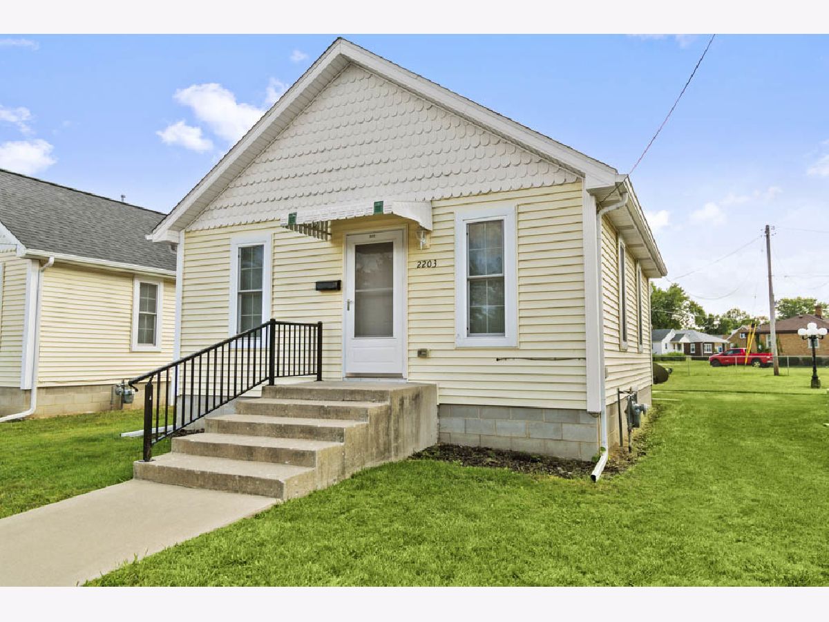  Rented Naplate Illinois, 2203 Ottawa