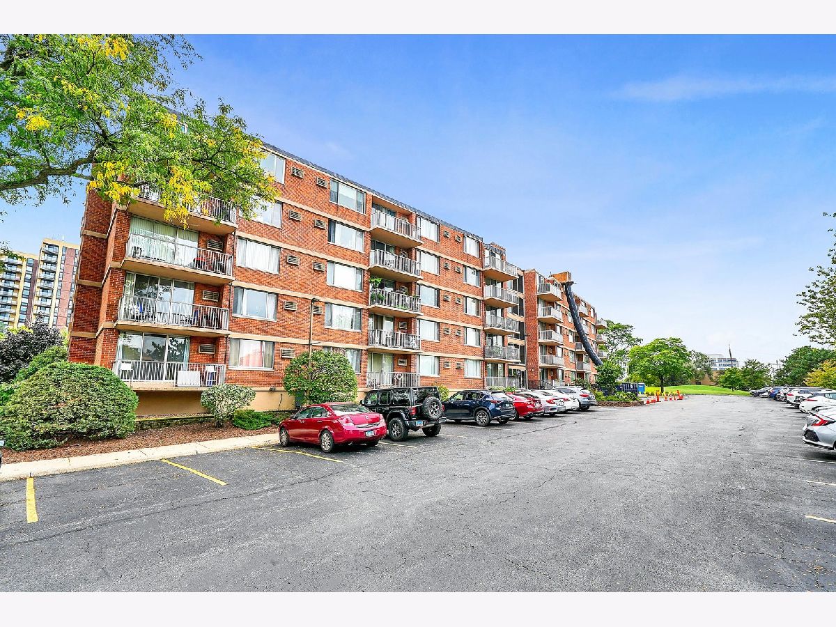 Condominiums Sold Yorktown Green Lombard Illinois, 2200 Stewart