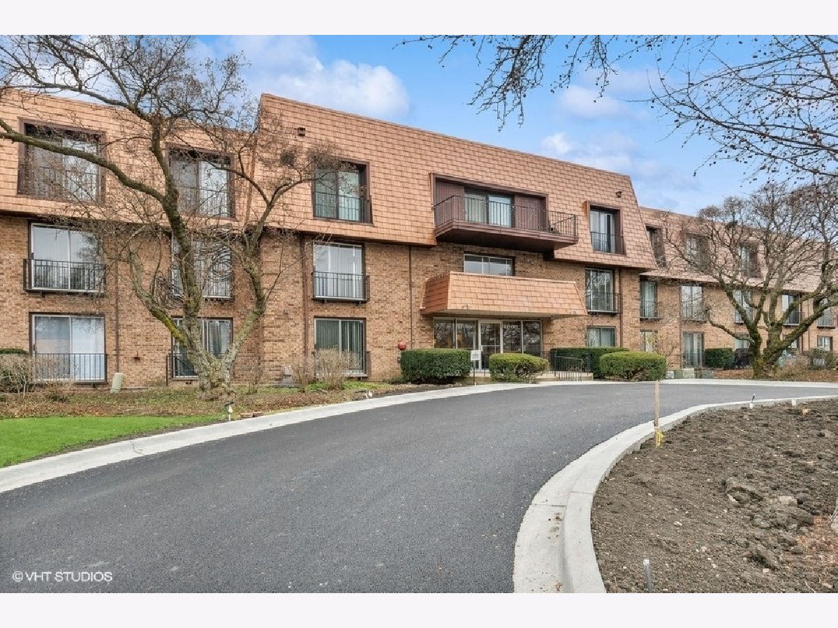 Condominiums Sold Normandy Hill Northbrook Illinois, 4000 Dundee