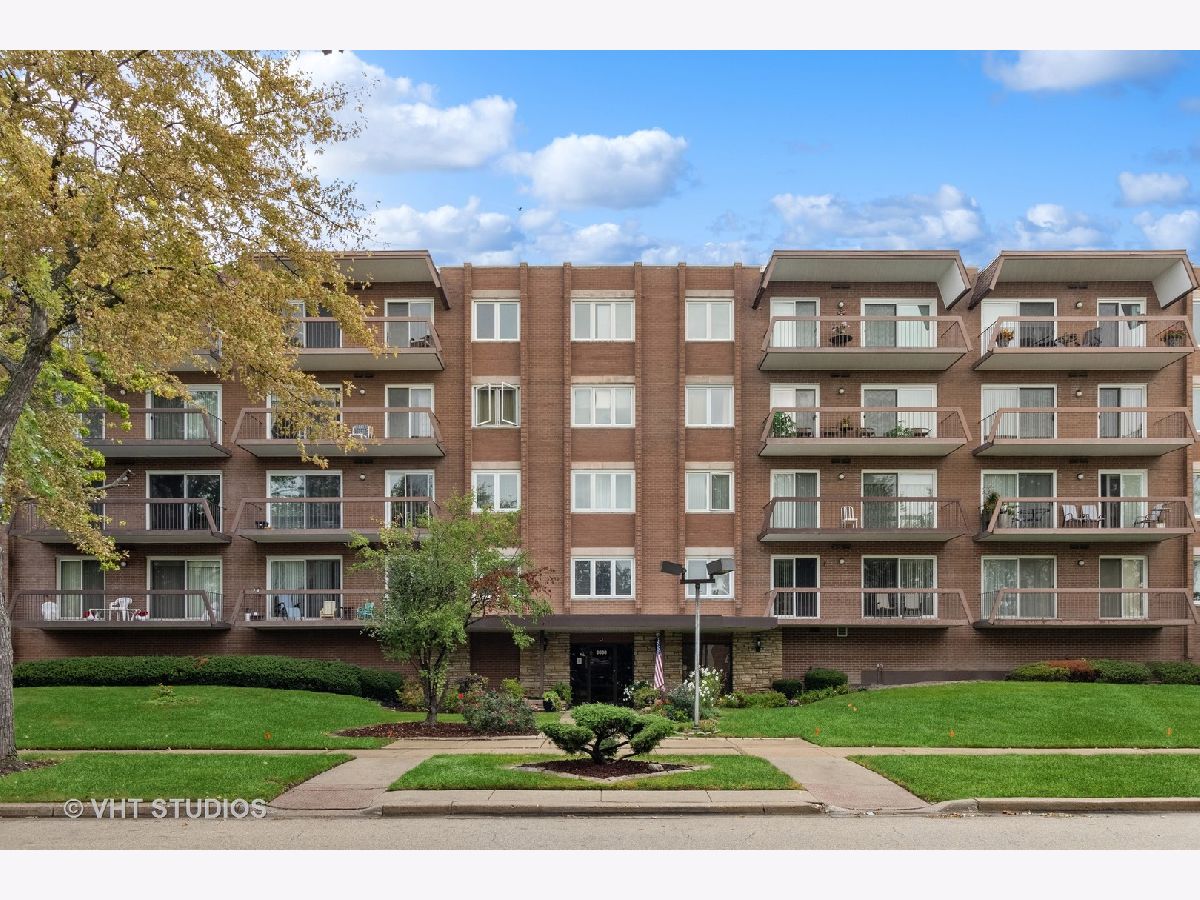 Condominiums Sold Washington Courte Niles Illinois, 8000 Foster
