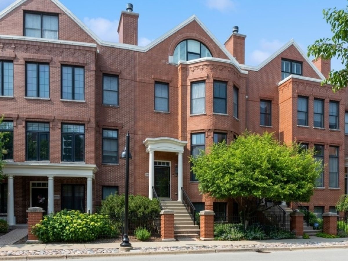 Homes & Townhomes & Condos Rented The Glen Glenview Illinois, 2016 Valor