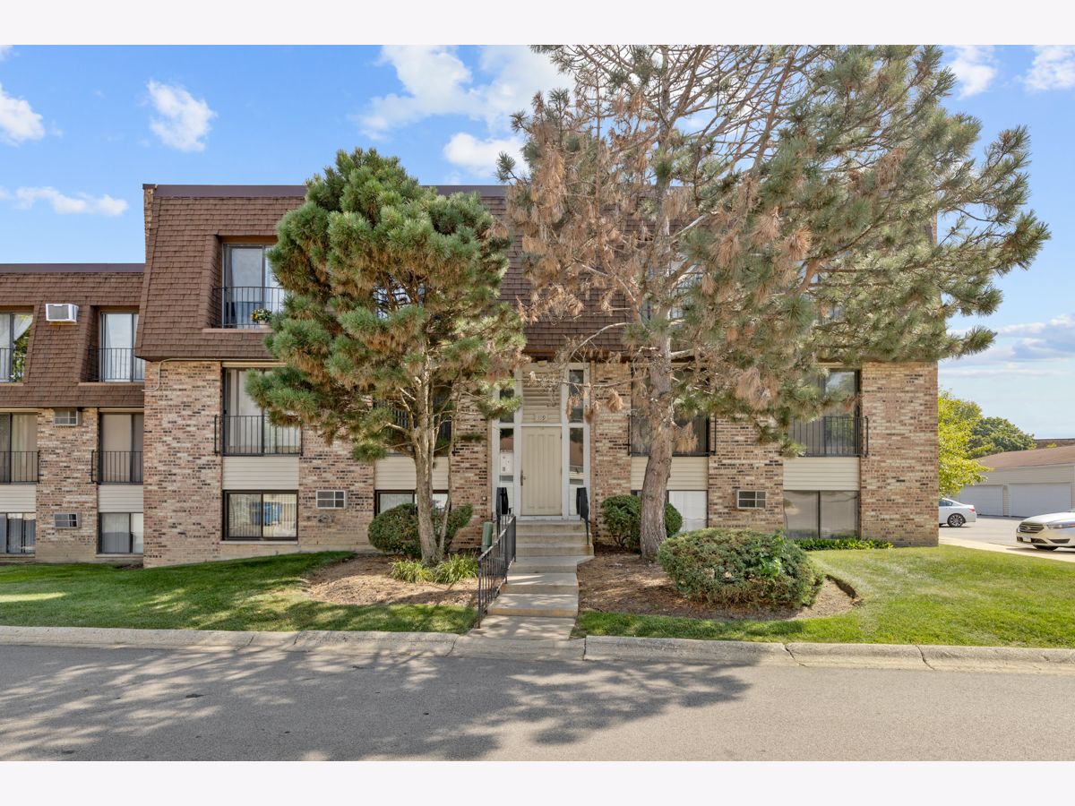 Condominiums Sold Watersedge Glendale Heights Illinois, 199 Waters Edge