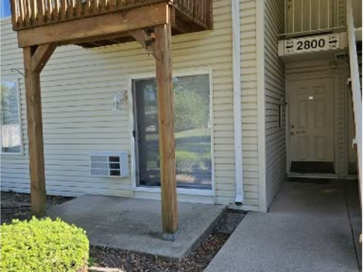 Condominiums Sold Deer Run Oswego Illinois, 2800 Light