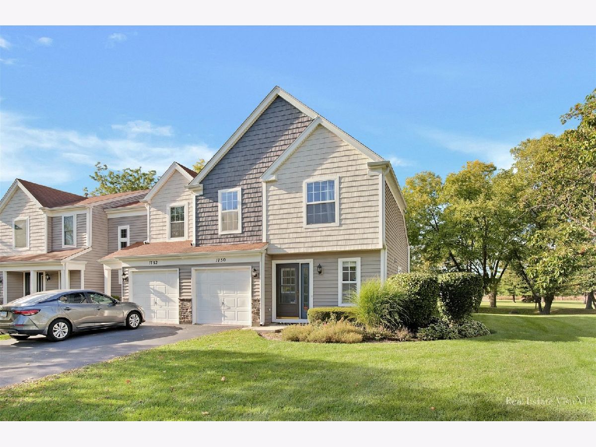 Townhomes & Homes Rented College Green Elgin Illinois, 1730 Pebble Beach