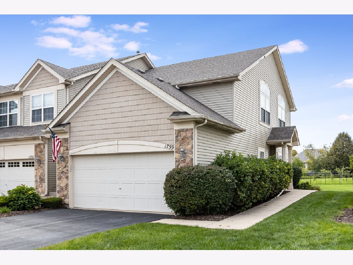 Homes & Townhomes & Condos Rented Kipling Estates Shorewood Illinois, 1759 Fieldstone