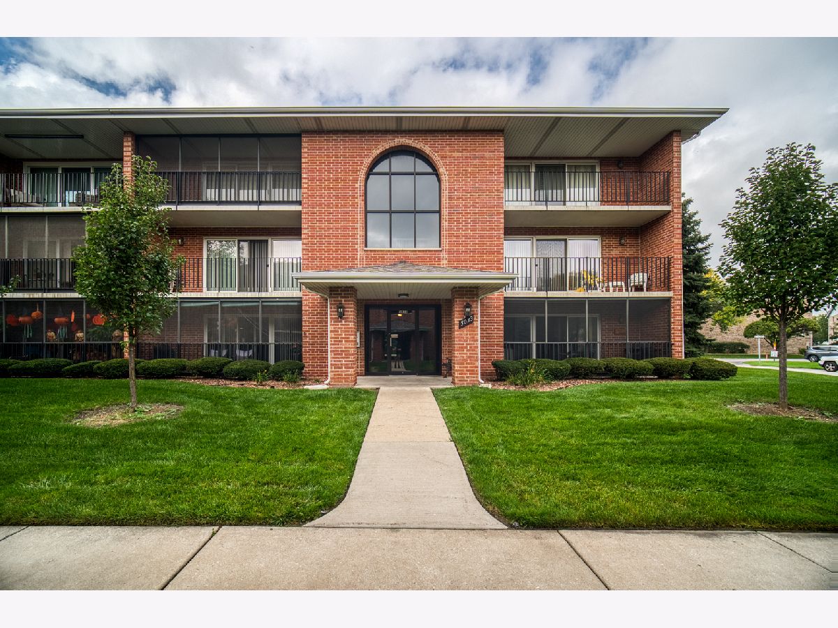 Condominiums Sold Circle Crest South Crestwood Illinois, 5033 Circle