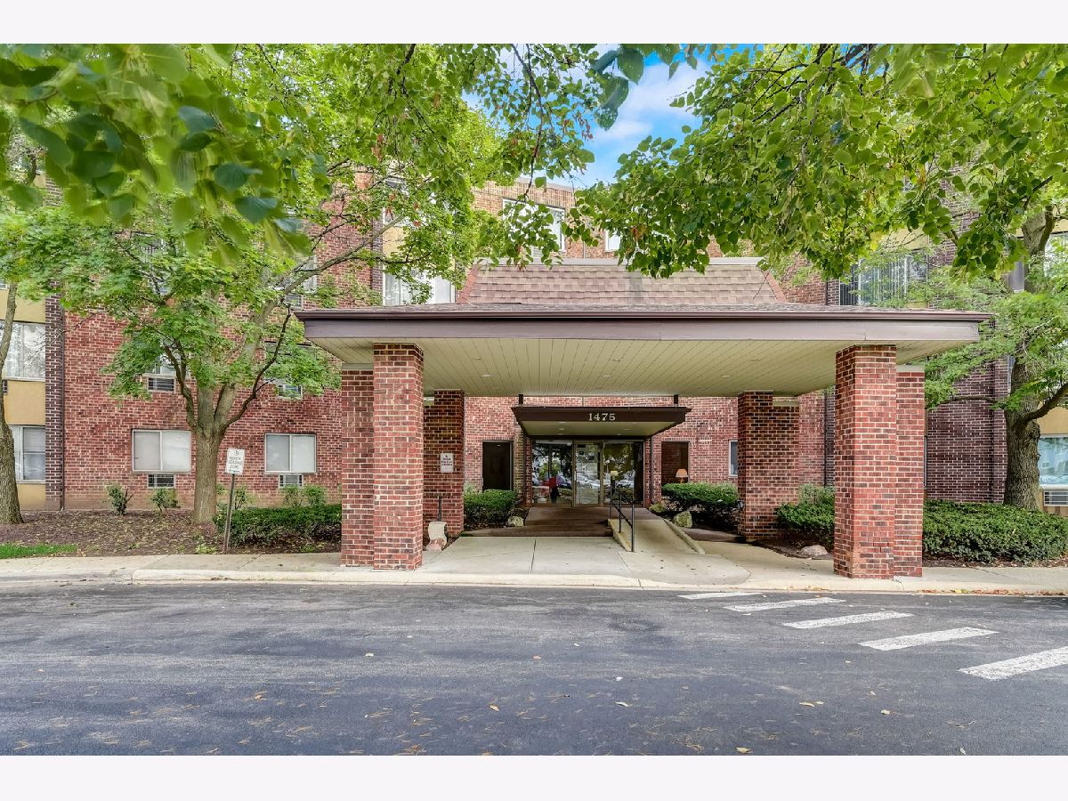 Moon Lake Village Hoffman Estates IL, Condos & Townhomes & Homes For