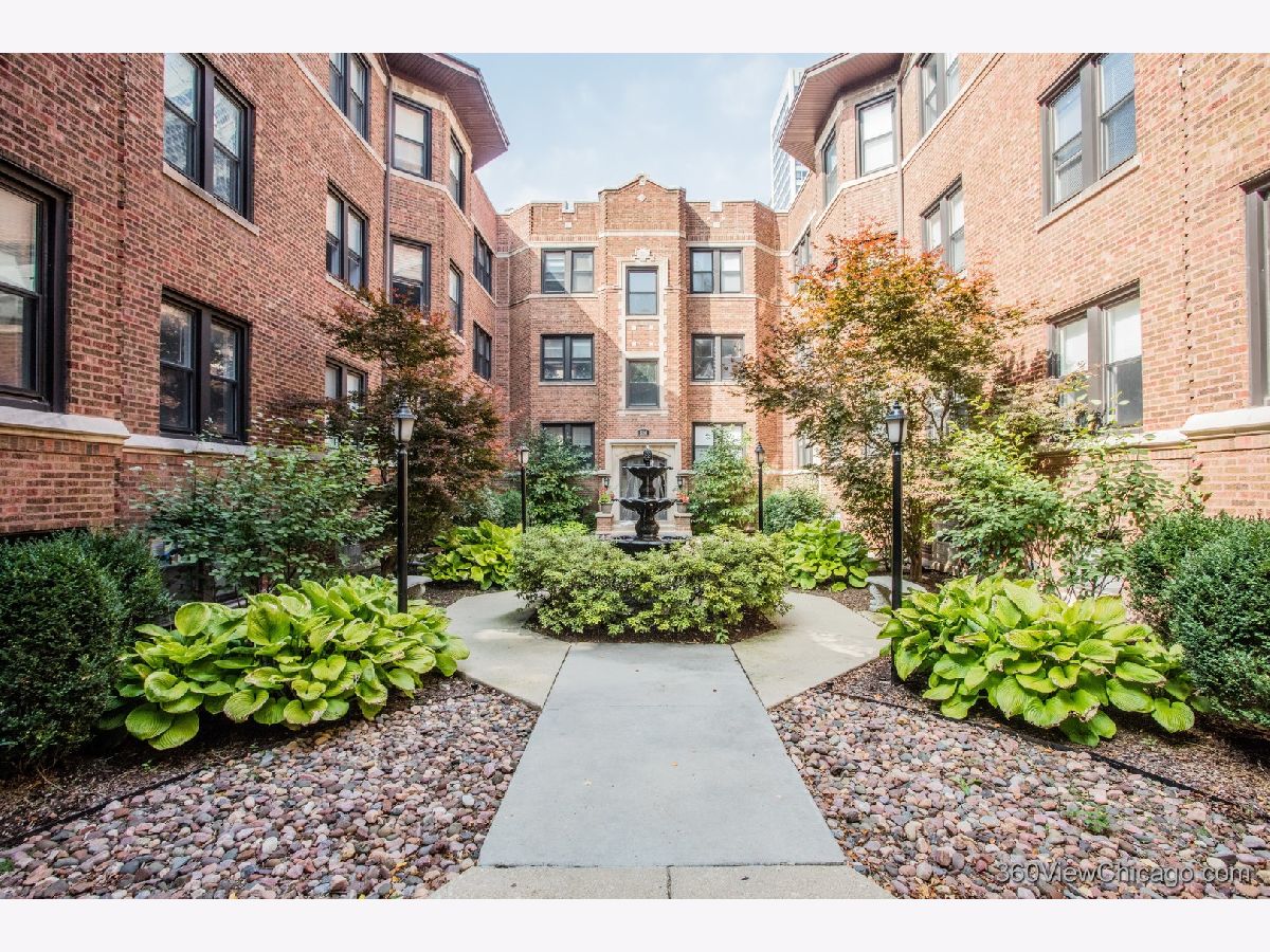Condominiums Sold Cornelia By The Lake Chicago Illinois, 522 Cornelia