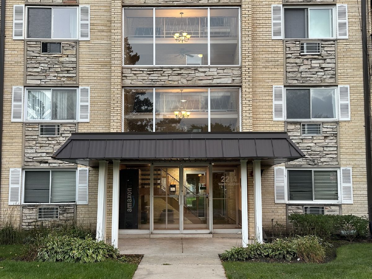 Condominiums & Homes Sold Evergreen Court Arlington Heights Illinois, 2214 Goebbert