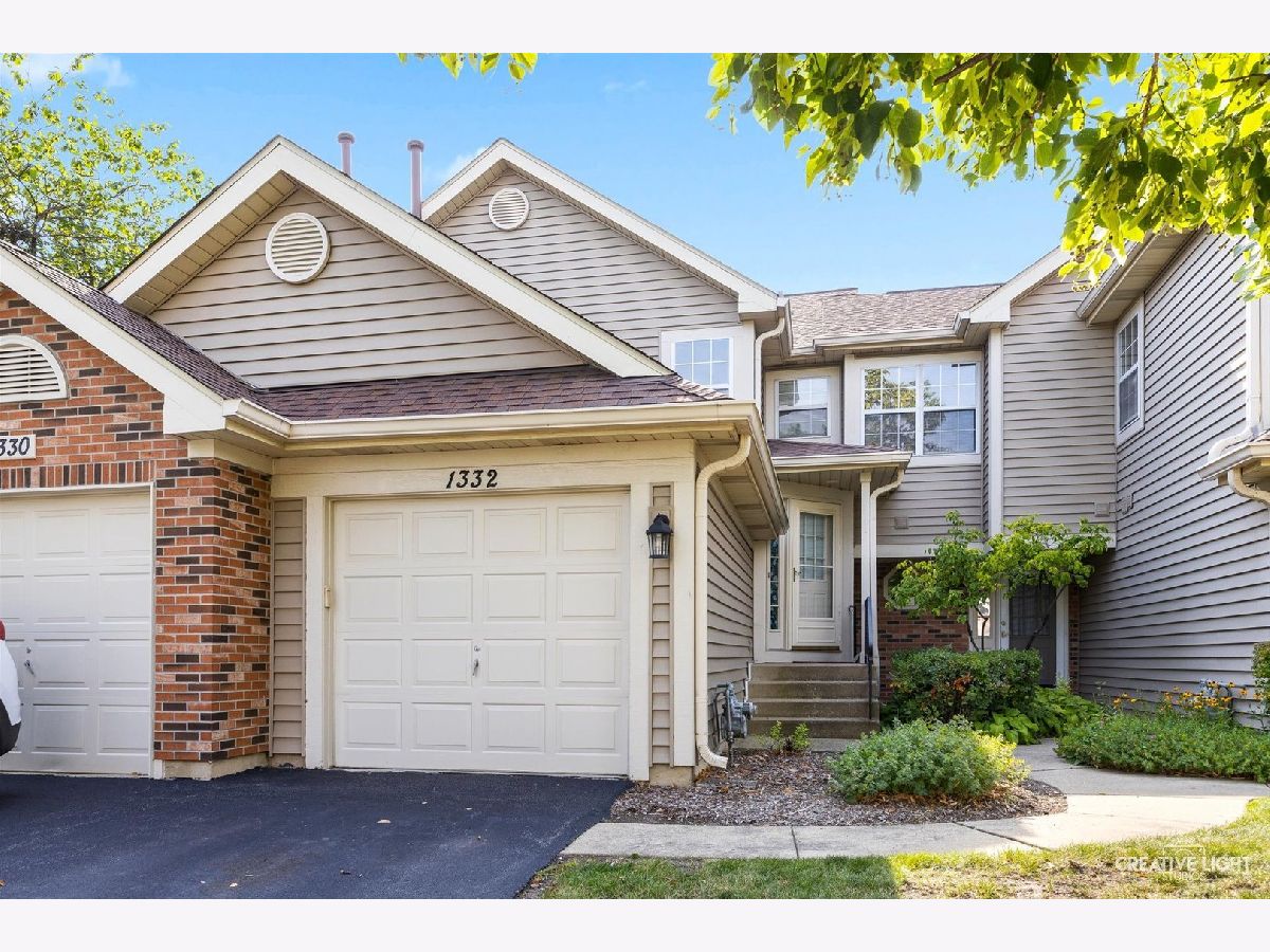 Townhomes & Condos Rented Bennington On The Lake Carol Stream Illinois, 1332 Coldspring