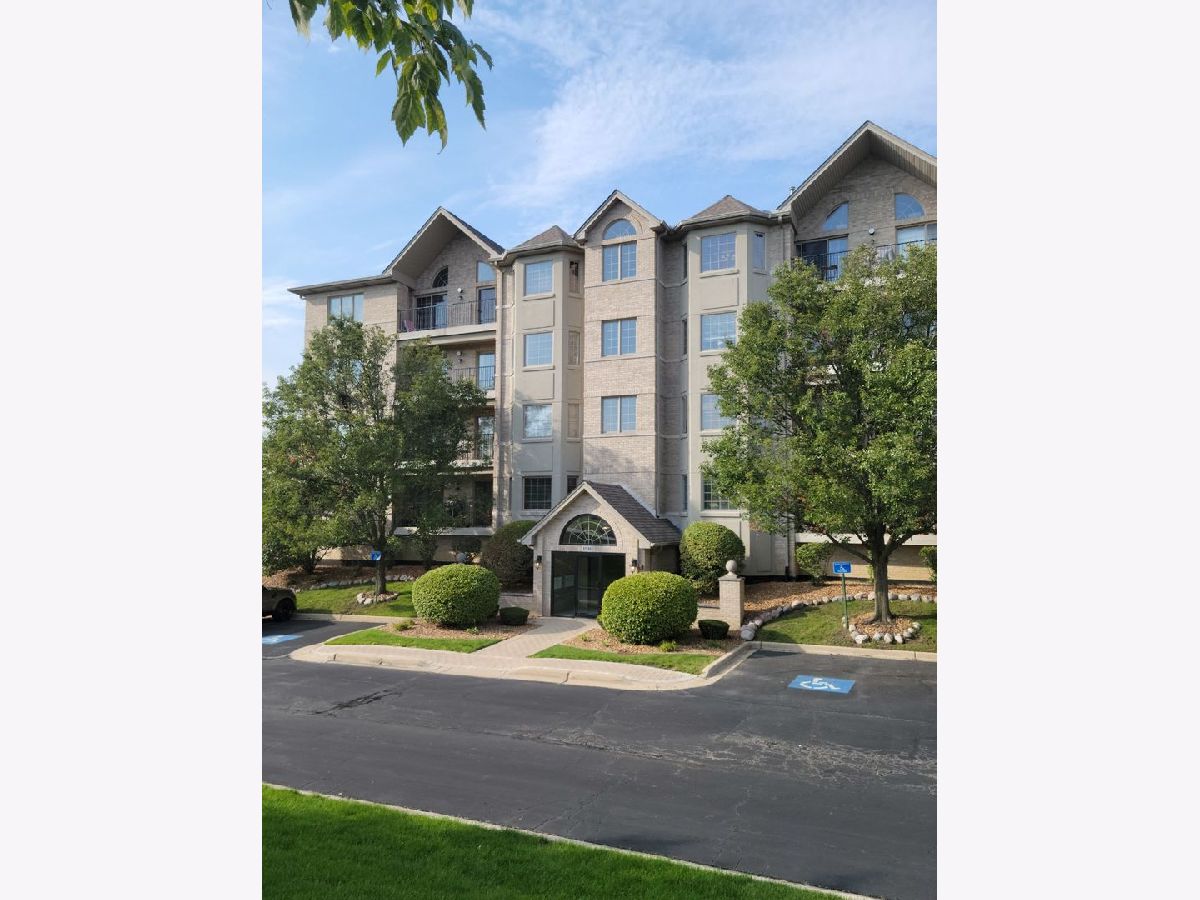 Townhomes & Condos & Homes Sold Long Run Creek Orland Park Illinois, 11910 Windemere
