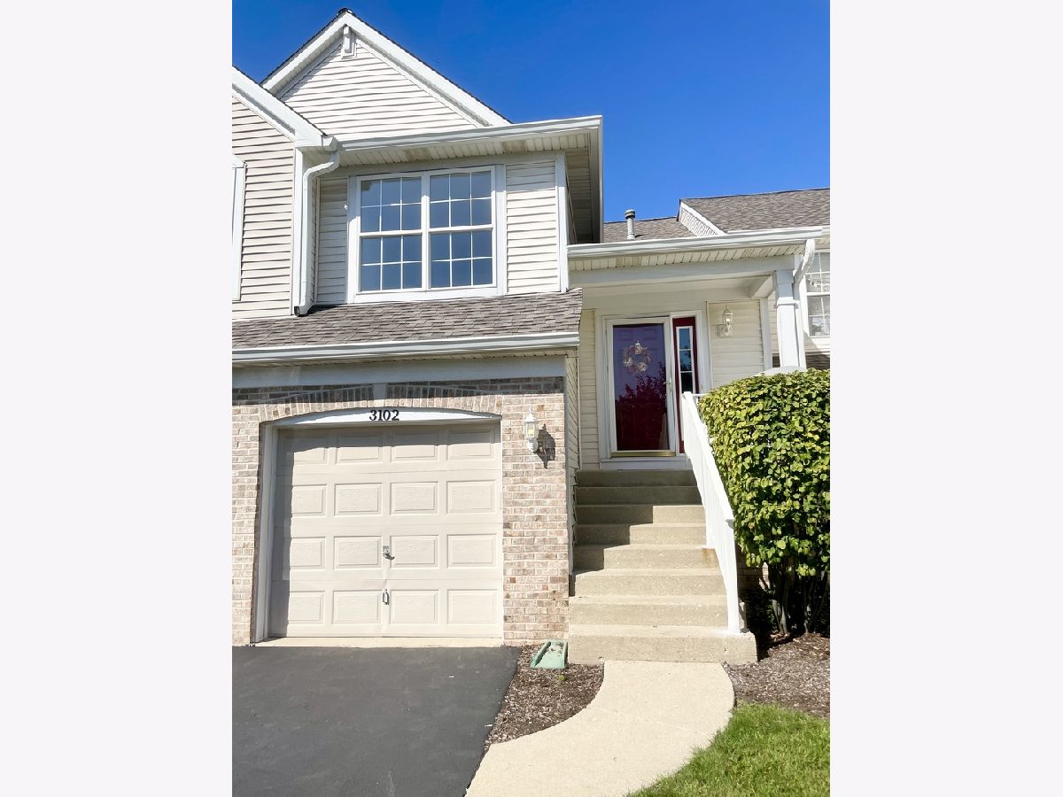 Townhomes Sold Autumn Lakes Aurora Illinois, 3102 Autumn Lake