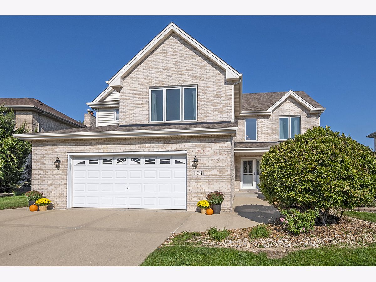 Townhomes & Condos & Homes Sold Long Run Creek Orland Park Illinois, 11748 Long Run