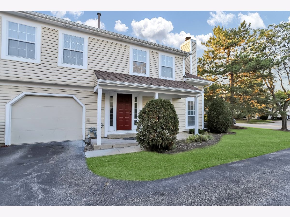 Townhomes Sold Southgate Manor Streamwood Illinois, 253 Acorn