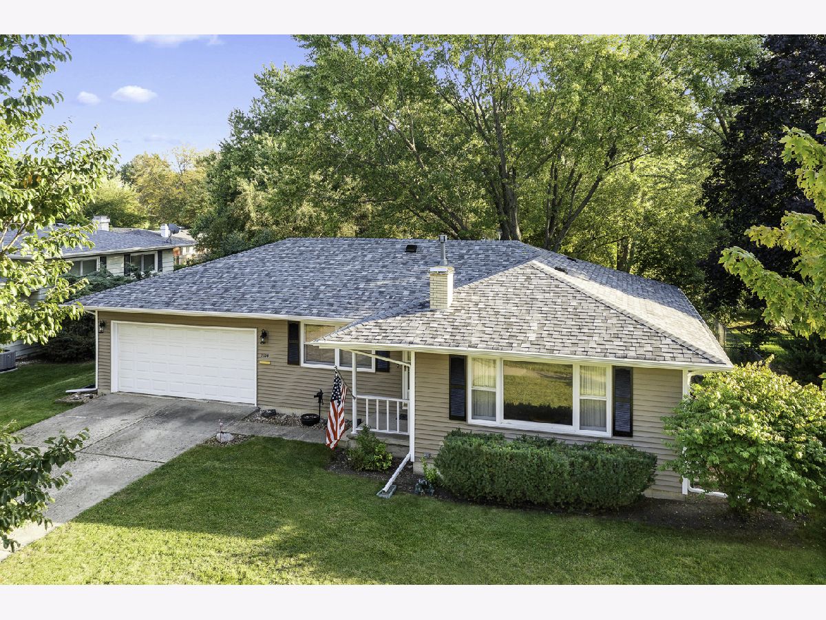Homes Sold Indian Trail West Aurora Illinois, 2074 Richard