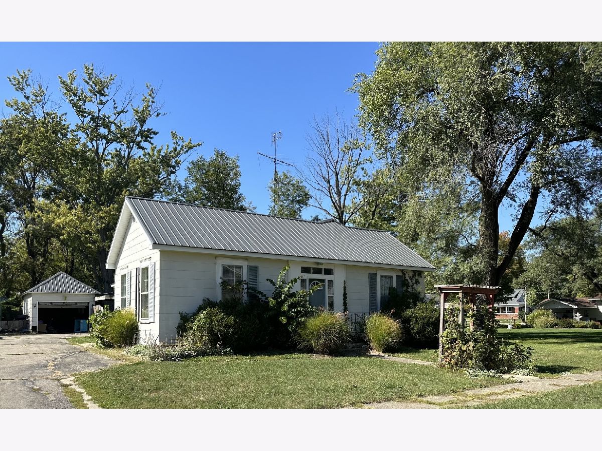  Sold Oakland Illinois, 305 Walnut