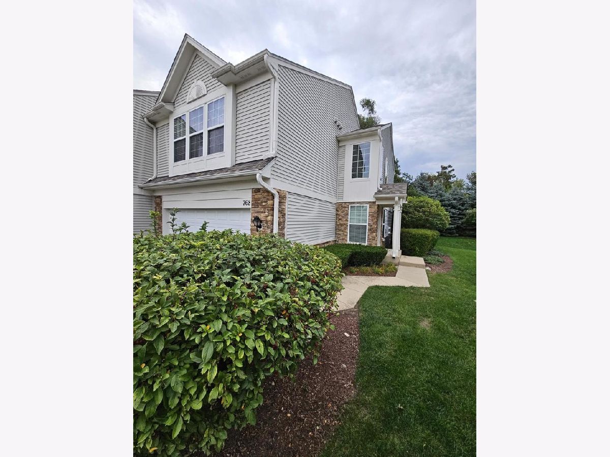 Townhomes Rented Lakeside Pointe Crystal Lake Illinois, 768 Pointe