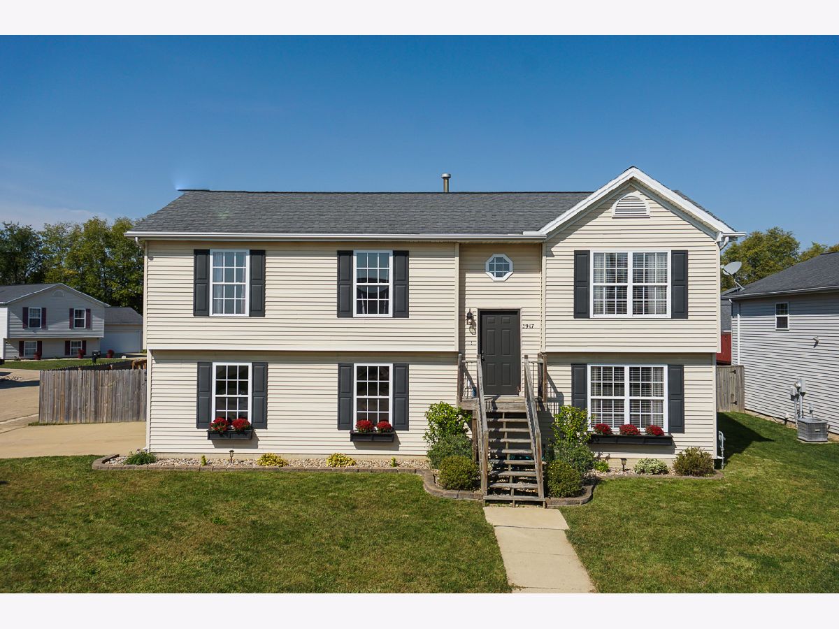 Homes & Condos & Townhomes Sold Beich Place Bloomington Illinois, 3917 Bluebell