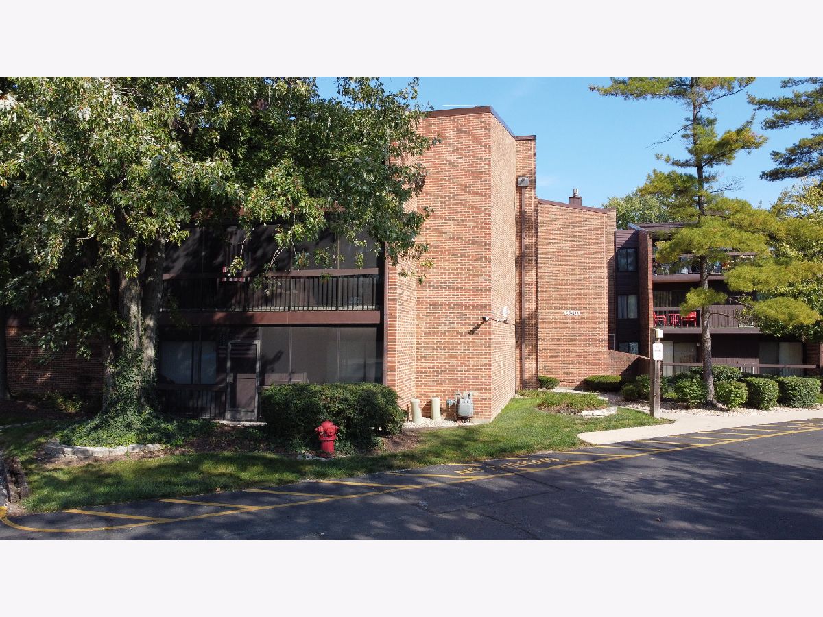 Condominiums Sold Scarborough Fare Oak Forest Illinois, 14501 Central