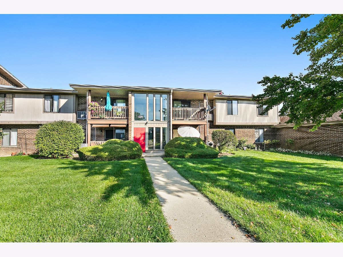 Condominiums & Homes Sold Brookside Streamwood Illinois, 801 Garden