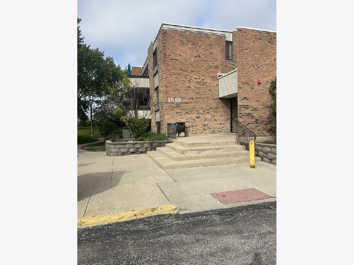 Condominiums Sold Lakeside At Walden Schaumburg Illinois, 1810 Hemlock