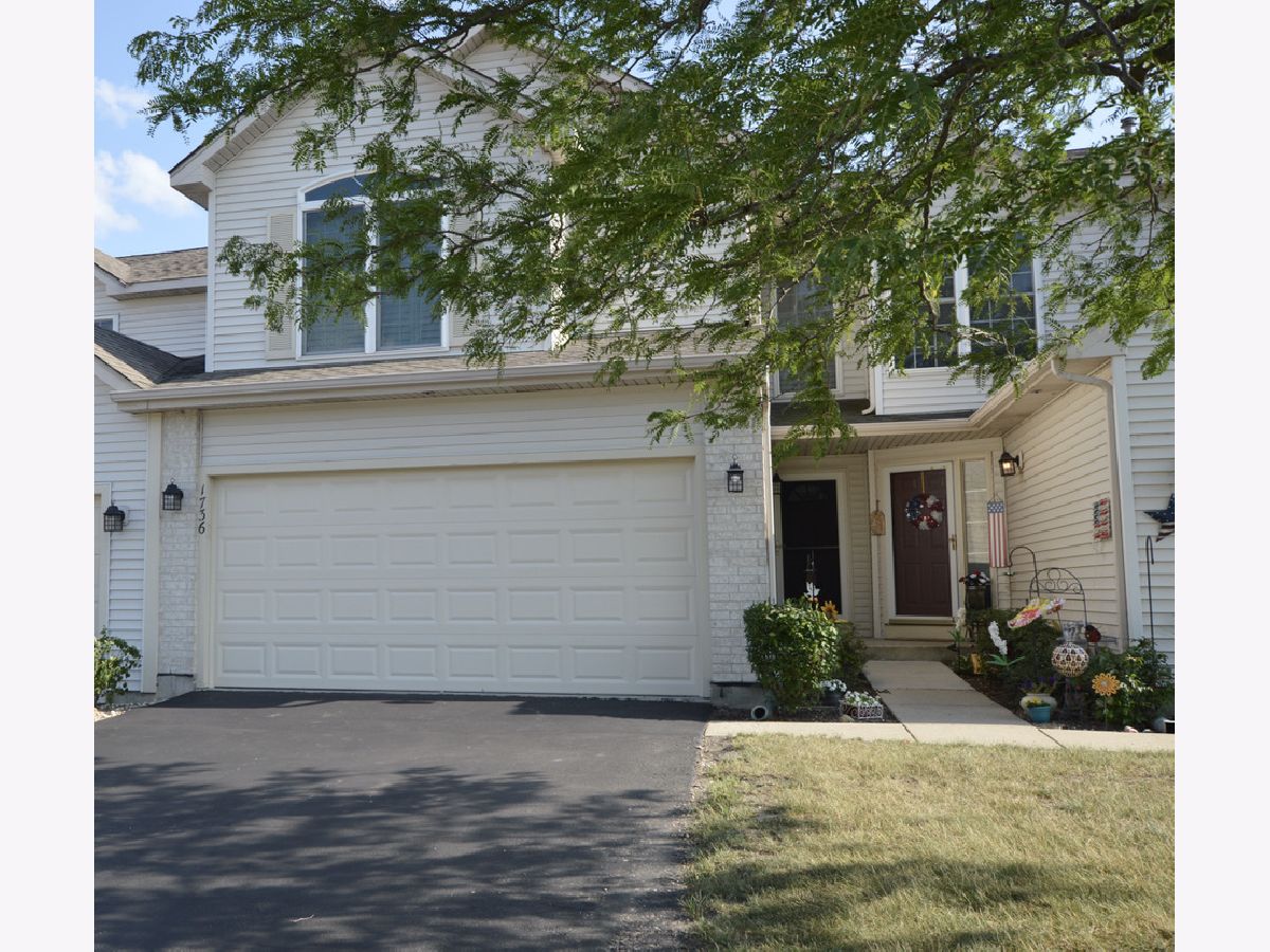 Townhomes & Condos Sold Timber Trails Mchenry Illinois, 1736 Pine
