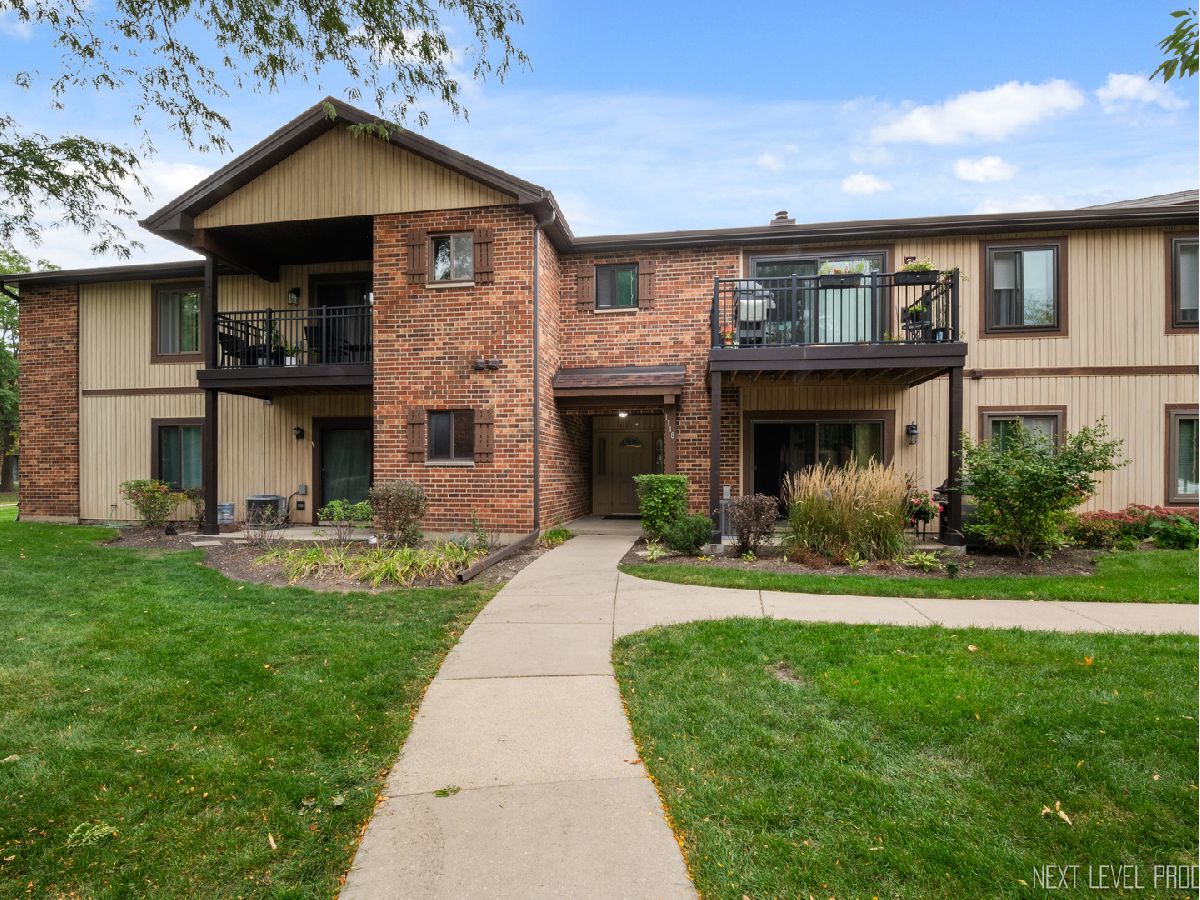 Condos & Townhomes & Homes Sold Condo Of Waterbury Roselle Illinois, 1118 Prescott
