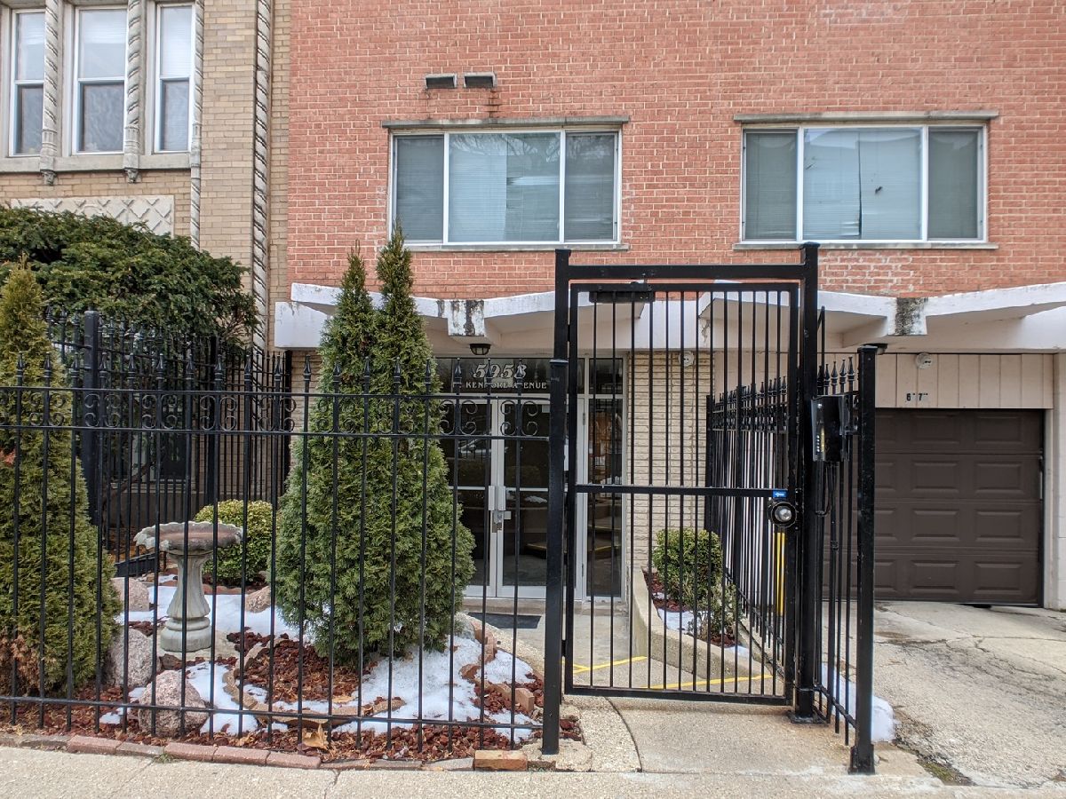 Condominiums Rented Hollywood Beach Chicago Illinois, 5953 Kenmore