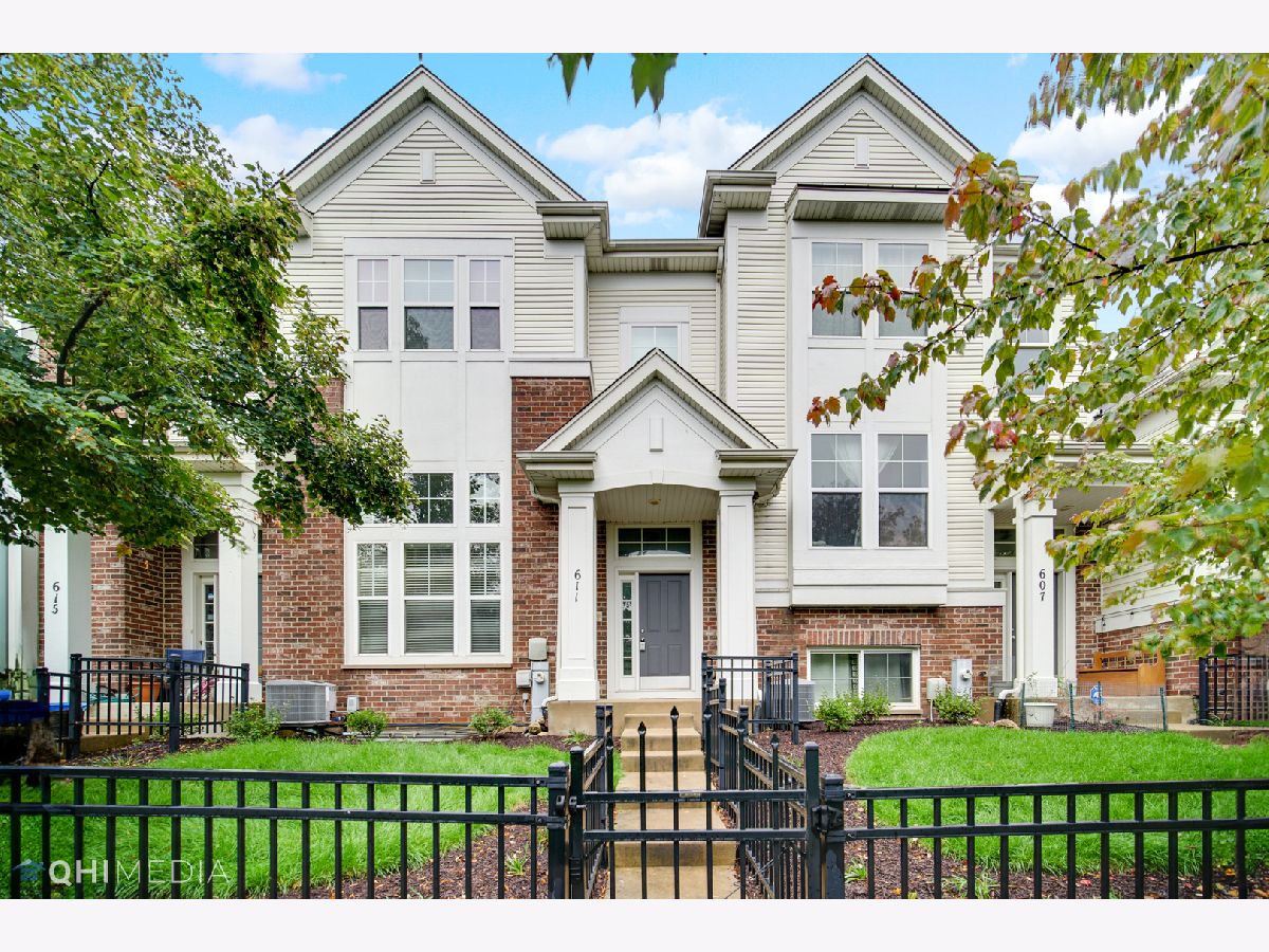Townhomes & Condos Rented The Plaza On New York Aurora Illinois, 611 Grosvenor