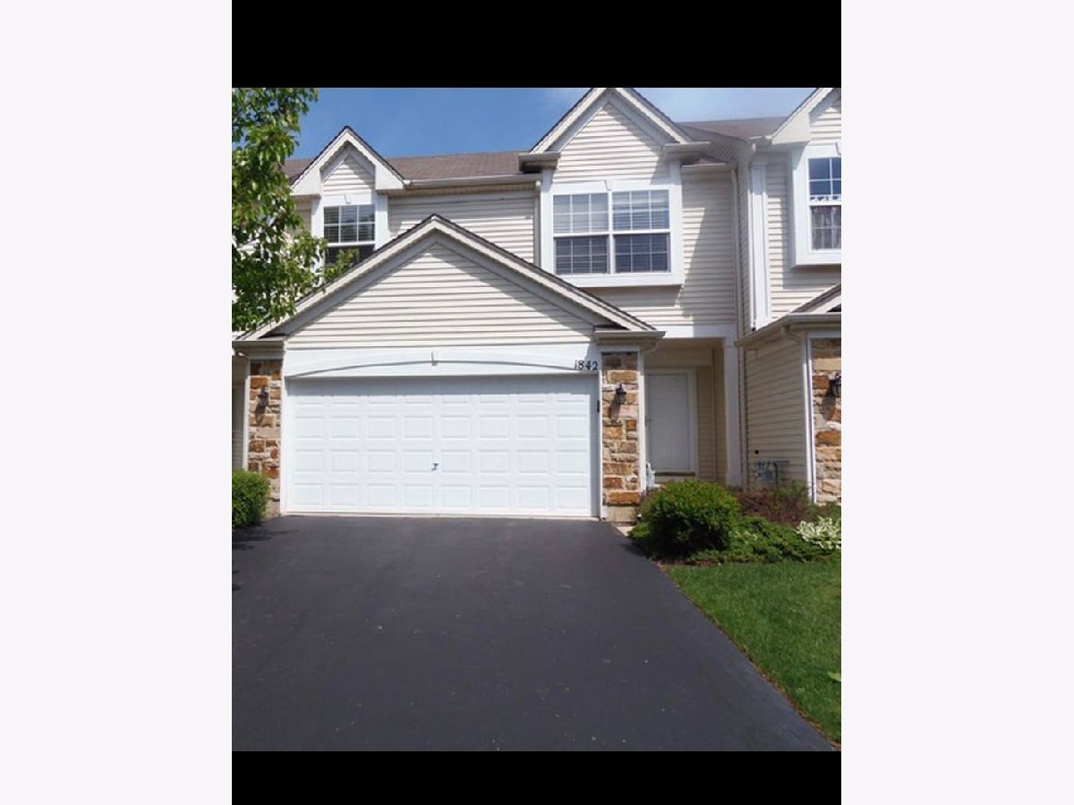 Townhomes & Condos & Homes Sold Misty Creek Aurora Illinois, 1842 Misty Ridge