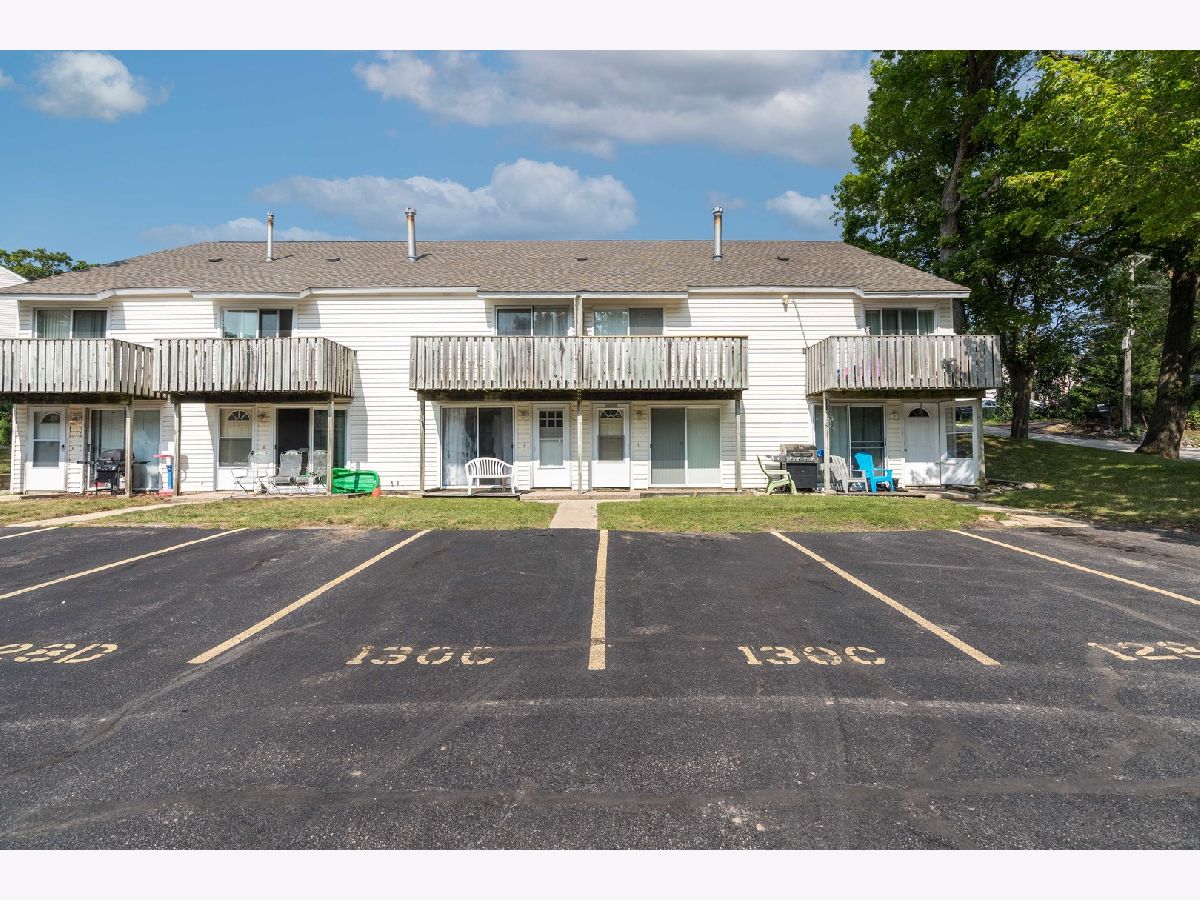 Townhomes & Condos & Homes Rented Hidden Glen Fox Lake Illinois, 130 Cora
