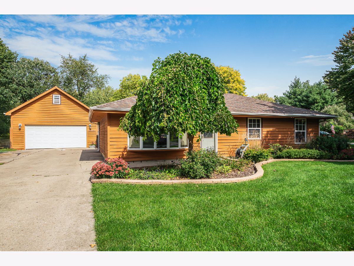 Homes & Condos & Townhomes Sold Lily Cache Plainfield Illinois, 23532 Grinton