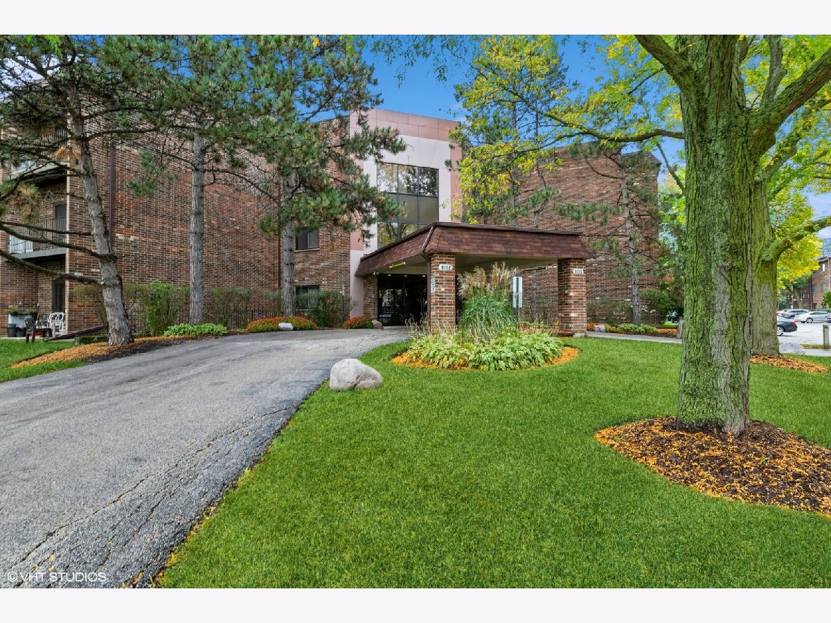 Condominiums Sold Glencove Estates Glenview Illinois, 1002 Castilian