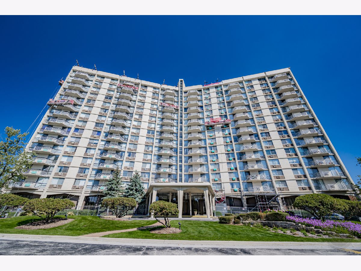 Oak Brook Towers Oak Brook IL, Condos & Townhomes For Sale & For Rent