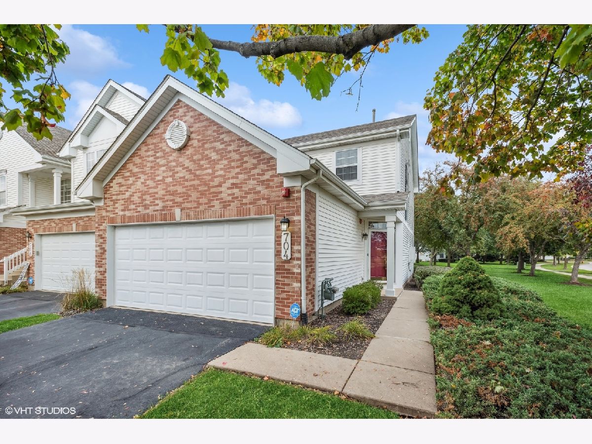 Townhomes Sold Stuarts Crossing St Charles Illinois, 704 Stuarts