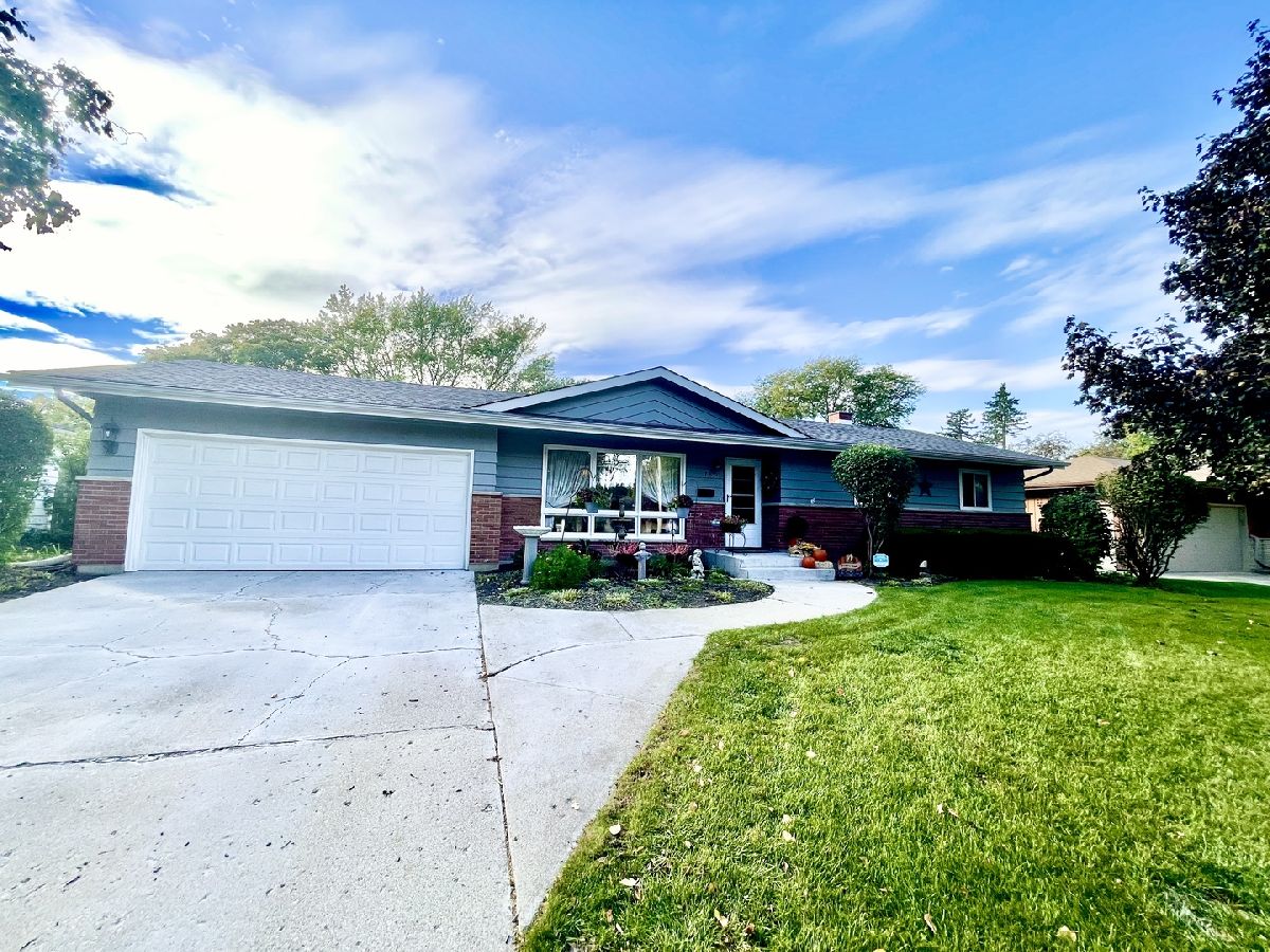 Homes & Condos & Townhomes Sold Eagle Heights Elgin Illinois, 760 Carol