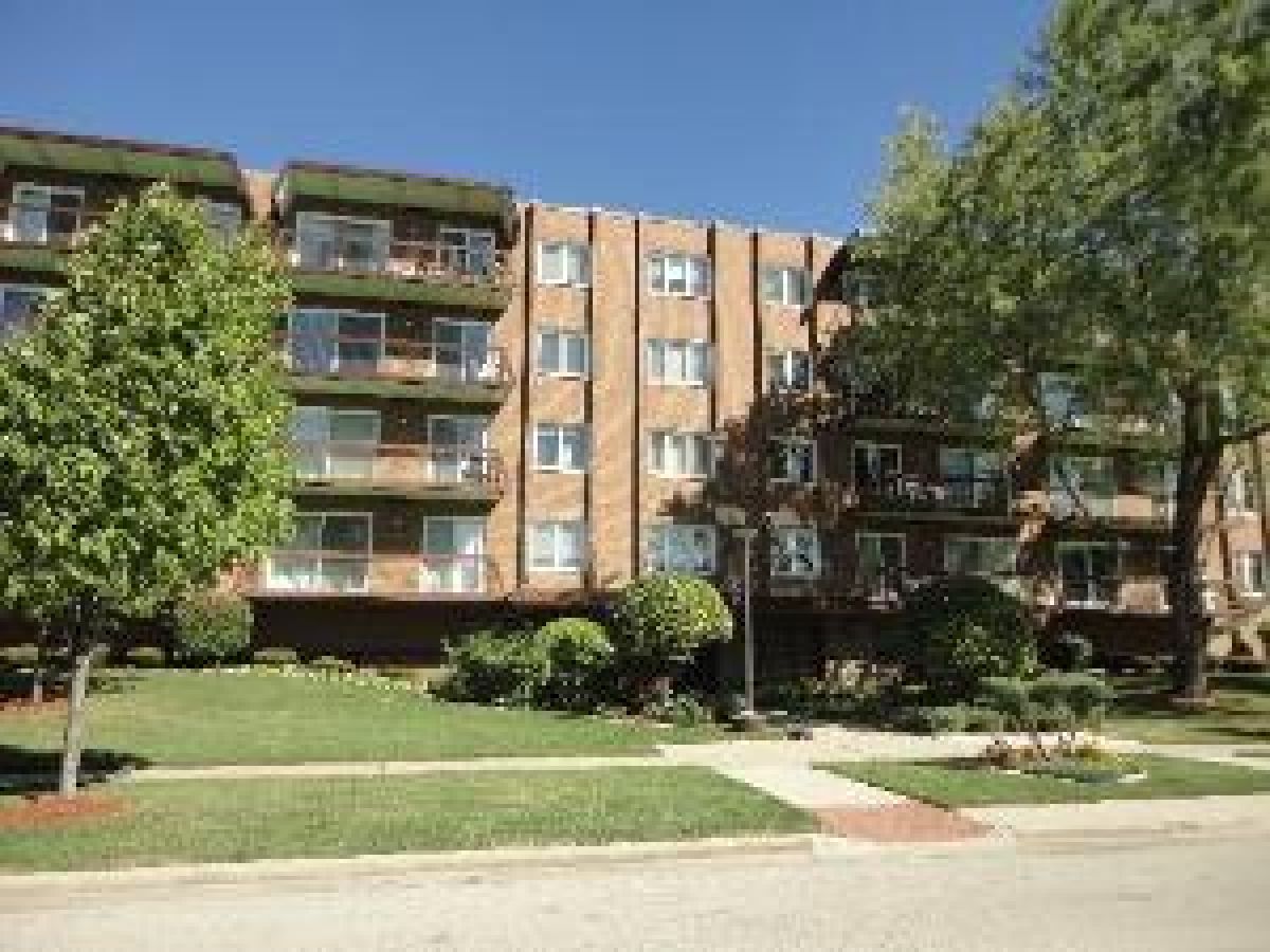 Condominiums Sold Washington Courte Niles Illinois, 8100 Foster