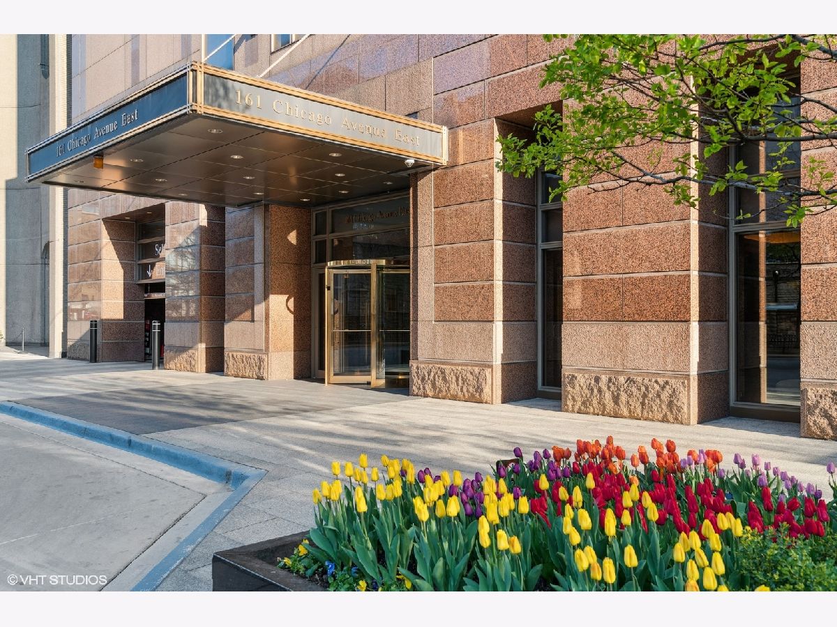 Condominiums Sold Olympia Centre Chicago Illinois, 161 Chicago