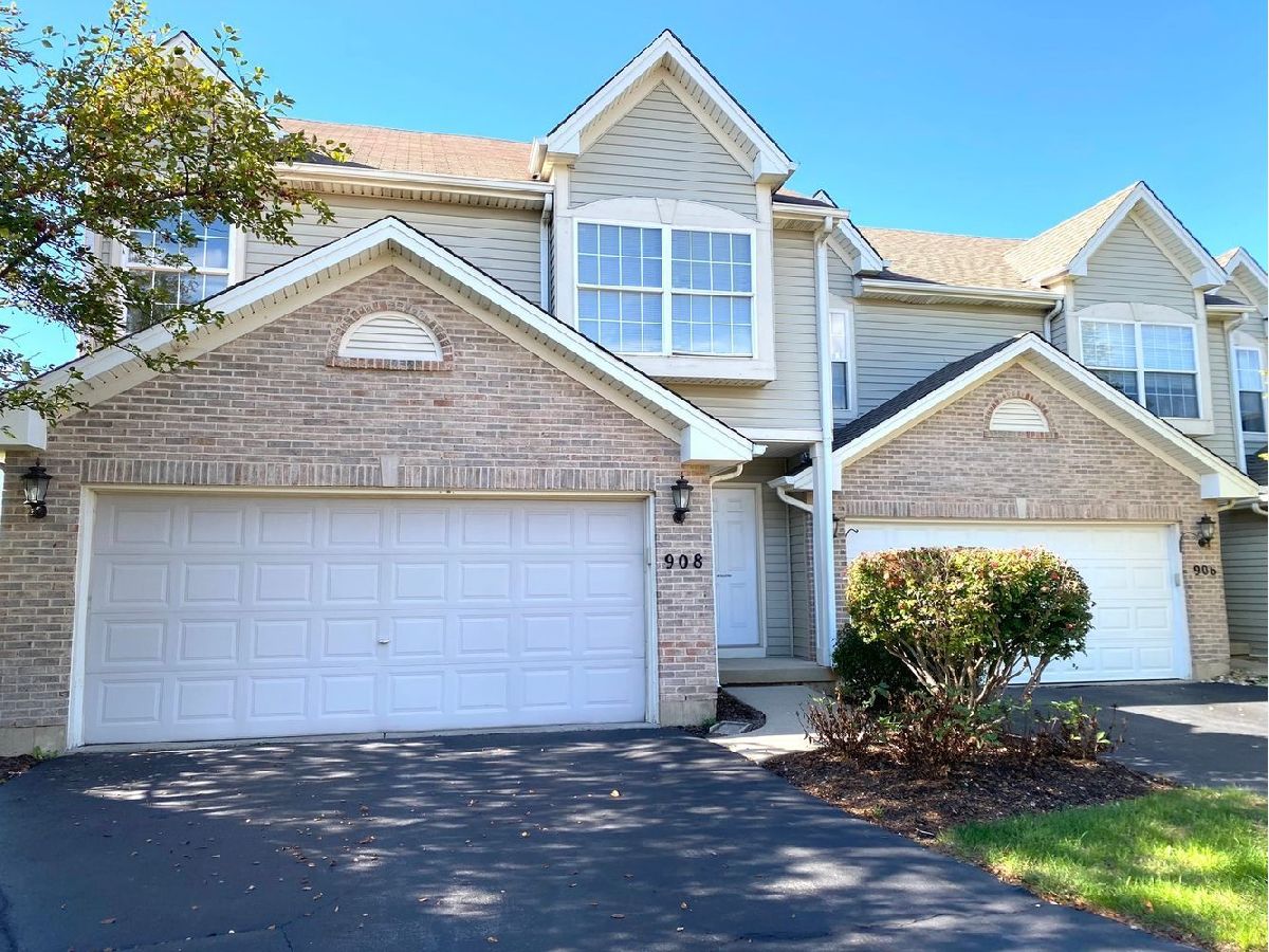 Townhomes Rented Windstone Crossing Lake In The Hills Illinois, 908 Windstone