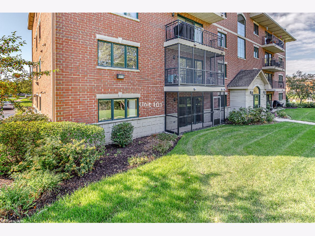 Condominiums & Homes Sold Forest Trails Oak Forest Illinois, 6830 Winding Trail