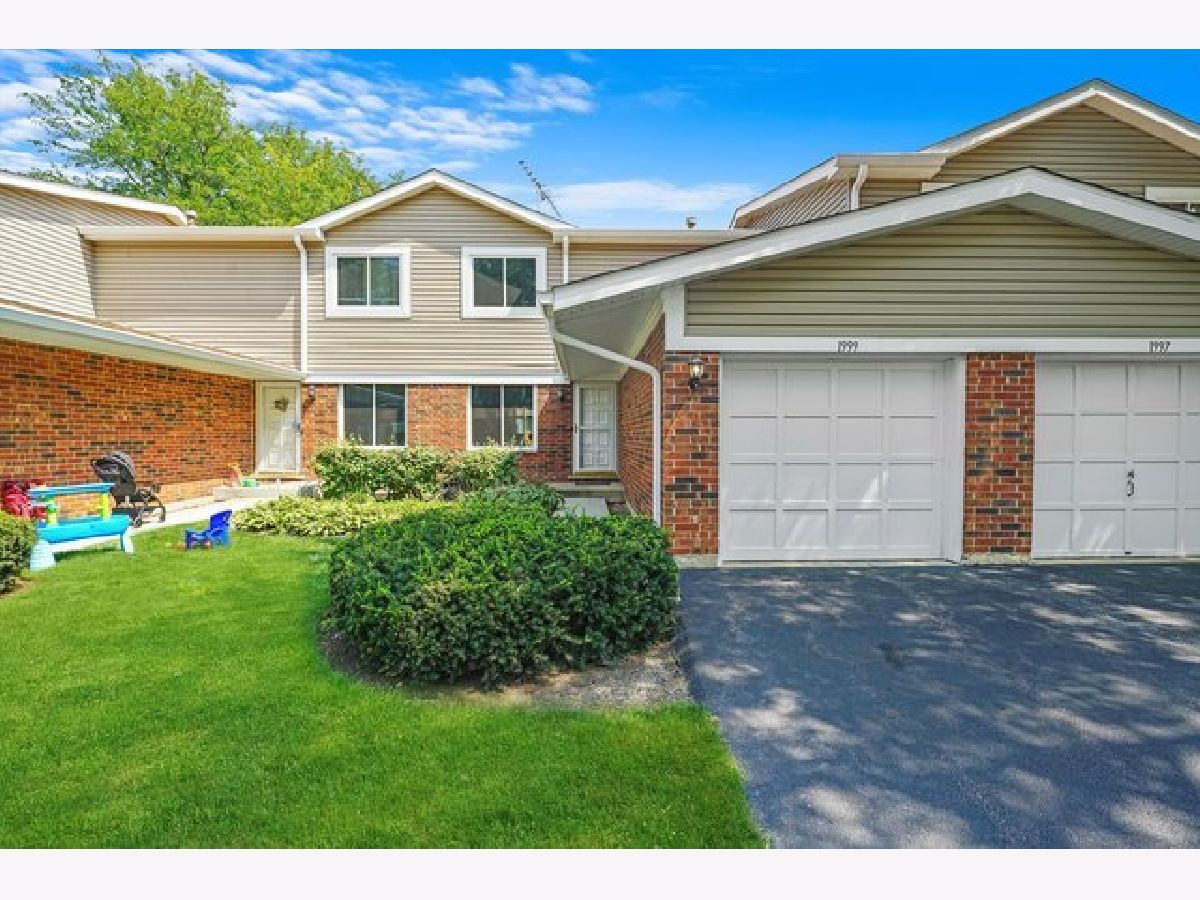 Townhomes & Condos Rented Heritage Manor Palatine Illinois, 1999 Jamestown