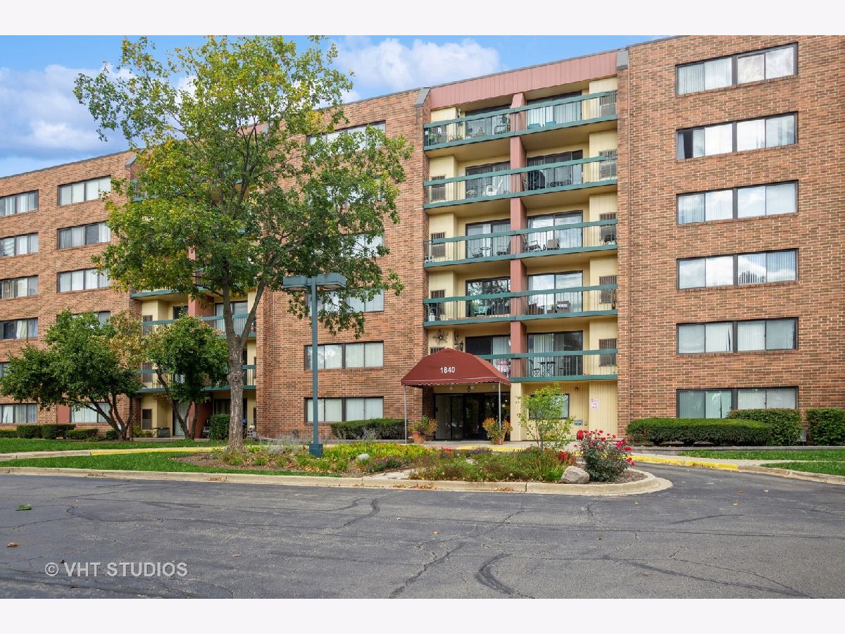 Condominiums Sold Huntington Grove Hoffman Estates Illinois, 1840 Huntington