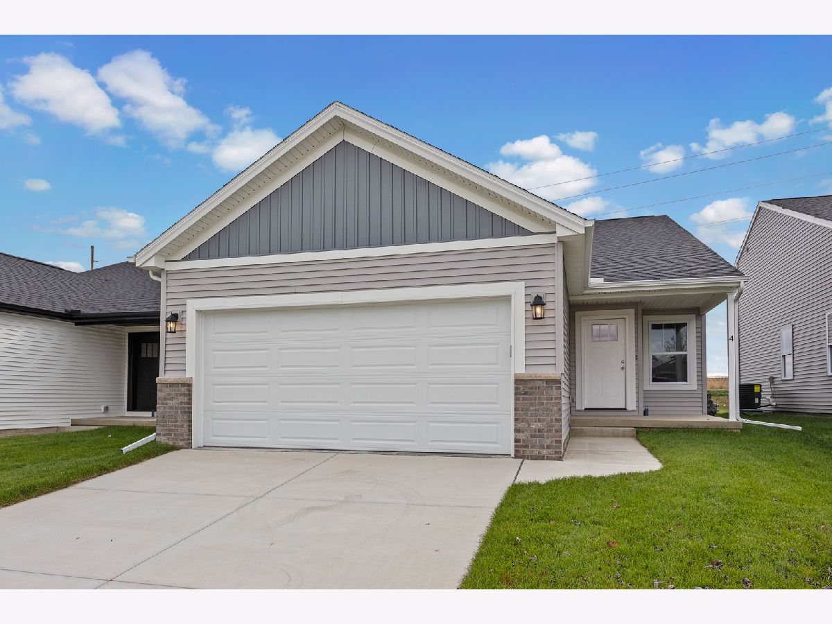 Homes Sold Bill's Place Bloomington Illinois, 4 Megan